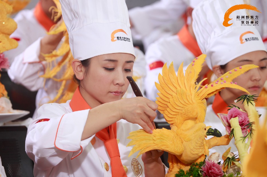 <em>女孩学</em>烹饪 做时尚女性,<em>厨师</em>行业资讯,郑州新东