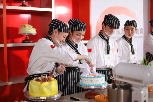 学西点,时尚女孩的首选,厨师行业资讯,郑州新东