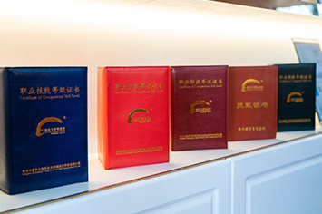 ֣���¶������ѧУ